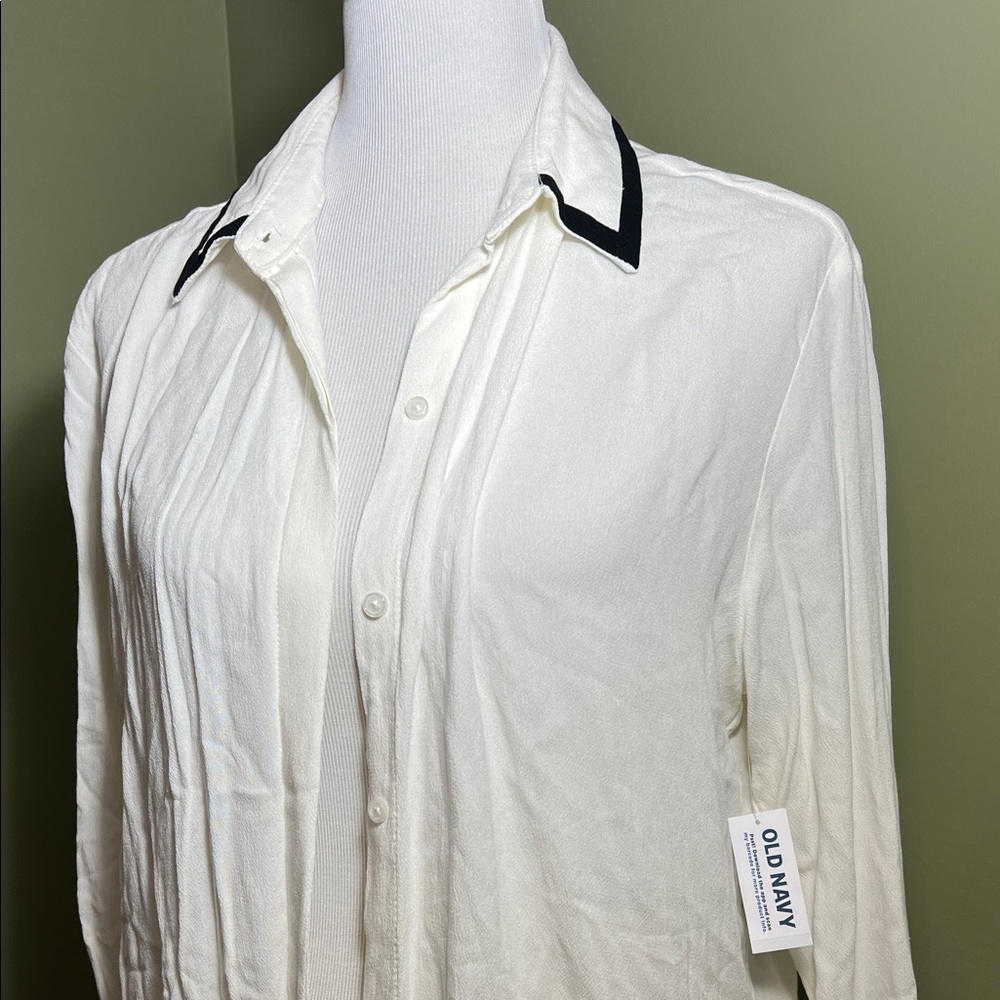 NWT Old Navy White Shirt with Black Collar Detail